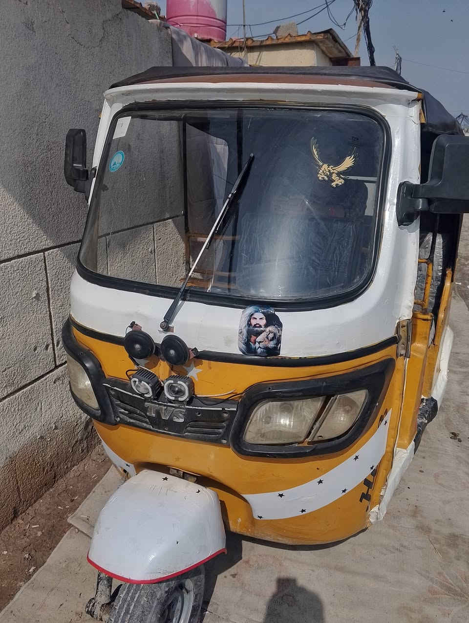 سلام وعليكم تكتك البيع بيه بكن توه بادي  تكتك مديل 19داخله بل عشرين مكينه مال ثنين وعشرين رقم سعر 4وربع وبيه مجال  ***********
