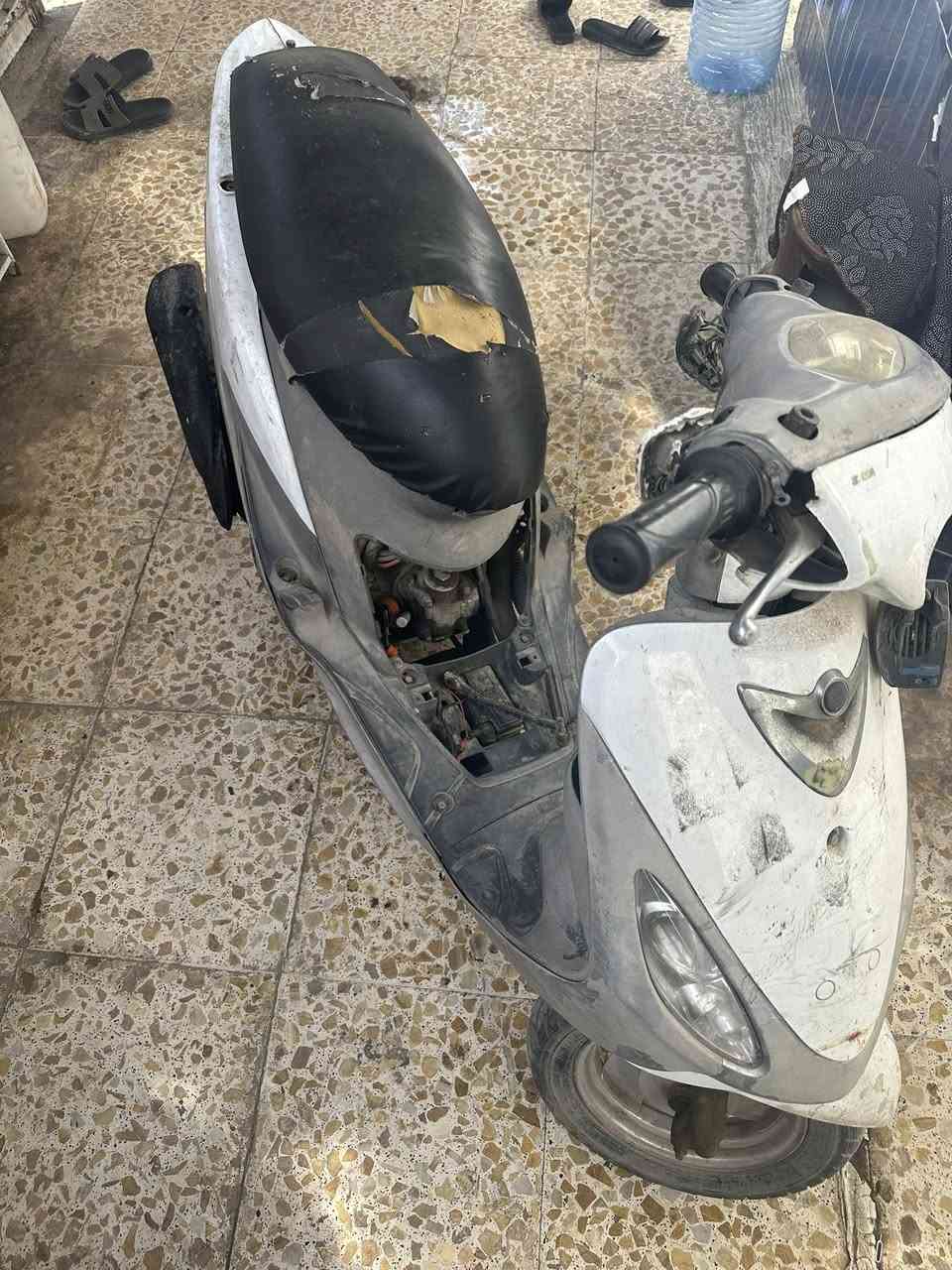 ماكس منغولي شغالة  بس الهندر طك   وصالنصة بيها صوت ابيعها كوم حديد  اوراقها كاملة كمرك وشراء معرض عنواني بغداد البلديات شارع المرور رقم السعر 250 الف الواتساب ***********
