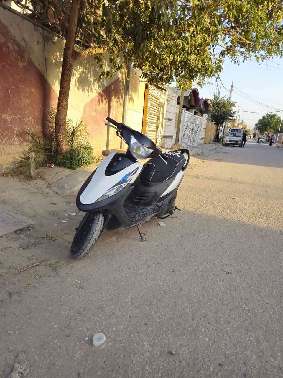 السلام عليكم ماكس عدلة لون ابيض كفرات بلاد ويلات بلاد دراجة نظافة 💯 بوشة 49 مكينه مفتوحه مرة وحده كلجات قبل شهر ادامه كامله للكلجات المكينة خرسه تجي وتشوف بعينك مكاني كنطرة السلام  سعر 550راسل خاص 
او واتساب فقط ع رقم ***********
