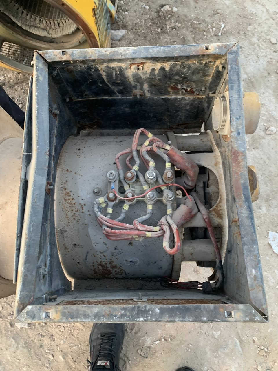 توليد لوري سومر 85 كيفي ارميجر شغال بس ملفوف ملف خارجي محترك كزايترات ثابت ومتحرك شغال 
سعره 500 الف 
***********
***********
