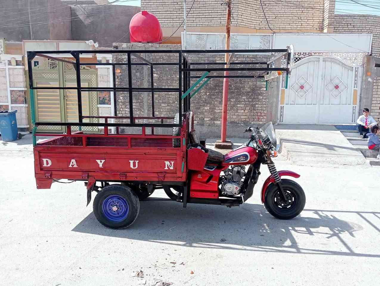 للبيع دايوان 18ومكينة 24  اوراق كاملة مكان بغداد حي انصر السعر 900شراي ينتصل مكلف   ***********
