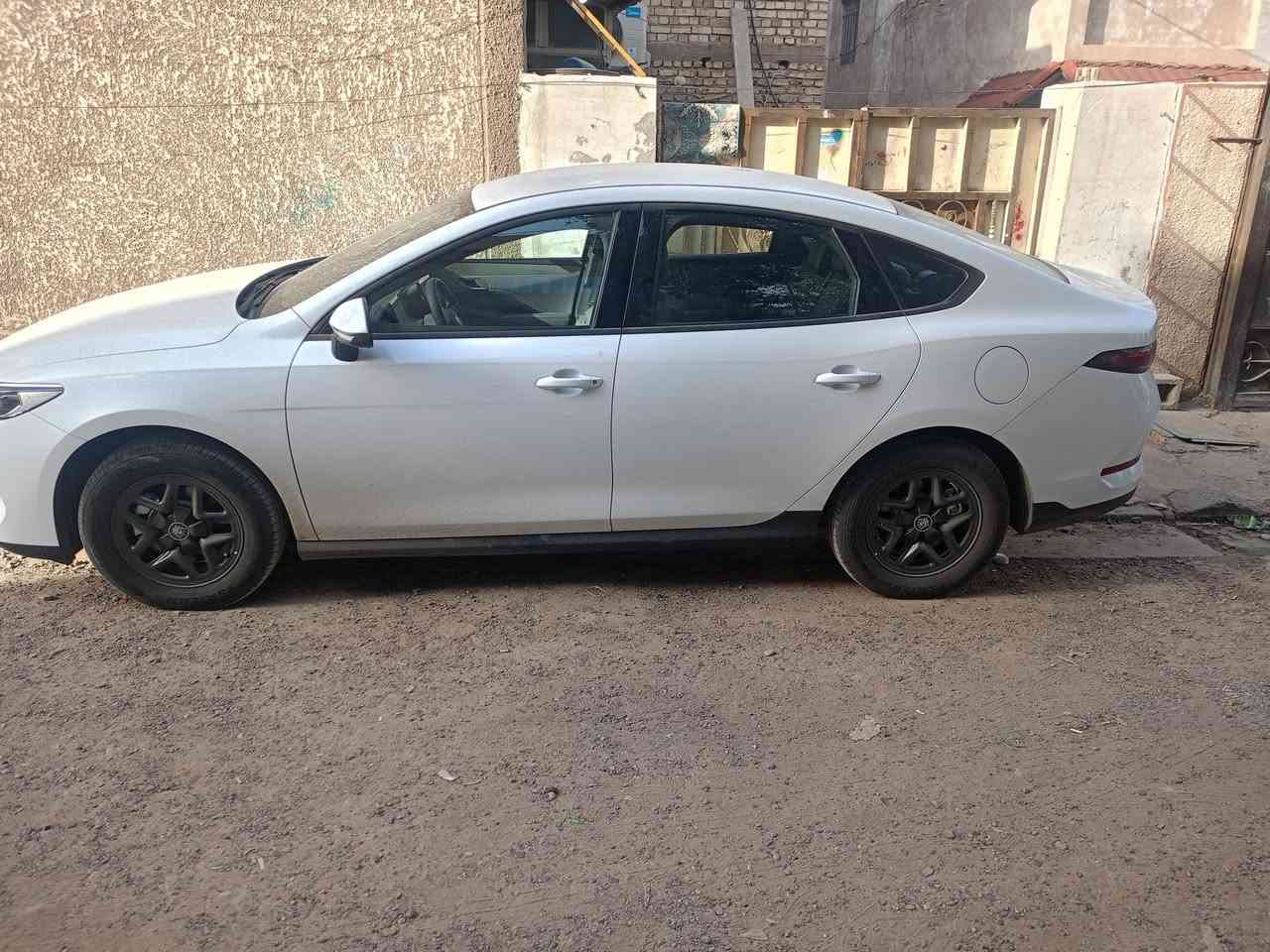 بي واي دي بلاس ع وضع الشركة ب 18 و 700 وهذا رقمي ***********
