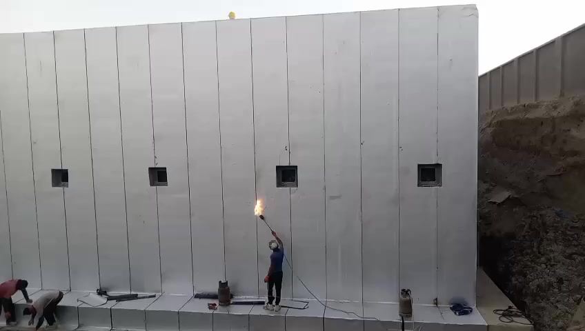 ***********_***********
#ايزوكام إيطالي درجه اولى

#مانع رطوبه وعاكس حراره

#ضمان بالمادة والعمل 15 سنه

#كادر عمل يوصلك لباب البيت
