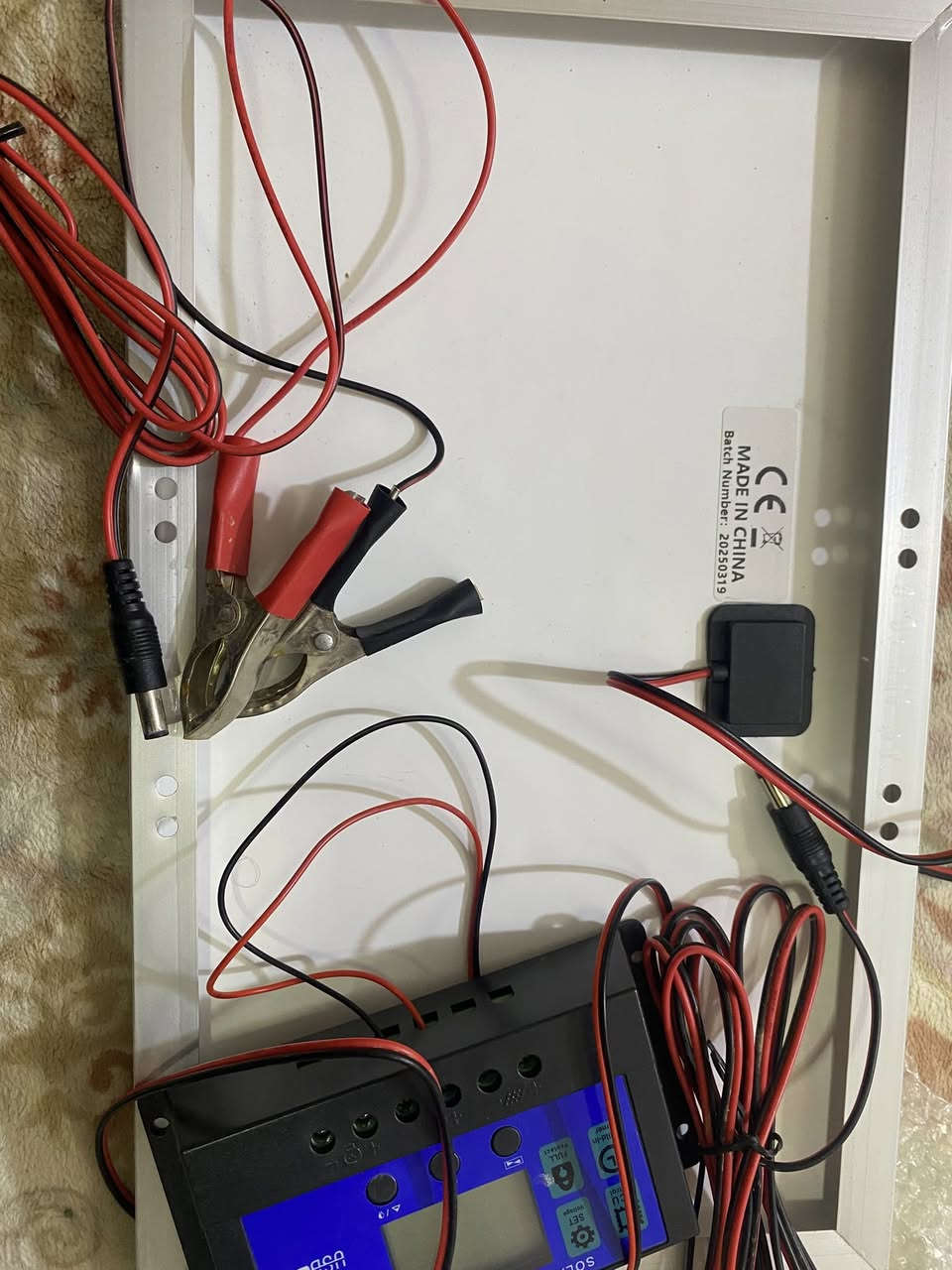 السلام عليكم
الواح شمسيه غير مستخدمه كاملات سعر 75


**إذا كنت صاحب هذا الإعلان وتريد حذفه لأي سبب، رجاءا أرسل رسالة إلى الدعم الفني**