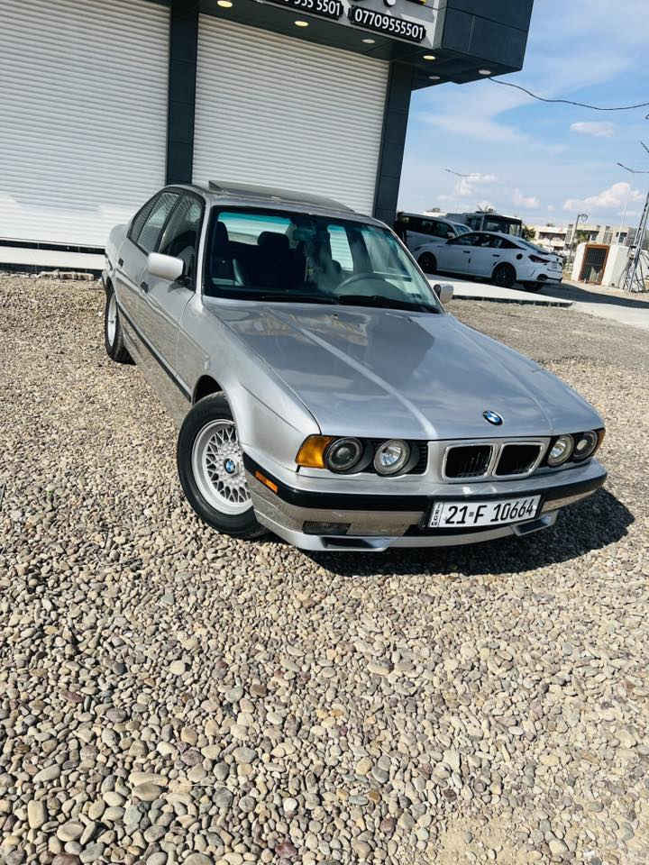 السلام عليكم 
للبيع بي ام 525 اصل موديل 91صبغ عام جماليه بدون ضرر
محرك 525 عدل مسكر المرغوب كير وتماتيك شرط 
رقم وهزه وبراد جديد سليمانيه بسمي شرط التحويل
ثاني يوم سنويه 2031 قبل اسبوع محوله شرط
صدر امامي خلفي جديد تخم تايرات ويل كب جديد خليه 
غرفه جديده 4بطاين جديد شرط لايتات جديد بجم عريظ 
بك لايت جديد سلايت تبريد تدفئه شغال 
مسجل سماعات شغال السياره احلا من الصور
السياره جازه كهربائيه و ميكانيك كل شي شغال 
مكاني تكريت السعر مناسب 68 وبيه مجال 
***********
***********
