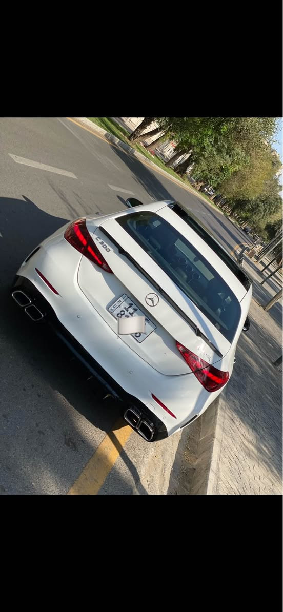 السلام عليكم 
مرسيدس بنز 300 C موديل 2024 وارد كندي بيها 3   قطع تبديل اصلي وبارد يعني بدون صبغ ابد
ماشية 57 الف كيلو متر
عليها كت Amg
مواصفات سلايد فتحة سقف 
بصمة وبصمة ابواب 
انارة داخلية الوان 
محرك كير واير بشرط مامفتوح 
فول فول مواصفات شاشة كبيرة لمس كاميرات محيطية 
حاسة رادارات كشن جلد
رقم بغداد السعر 28 الف دولار 
للاستفسار *********** 
المكان بغداد بغداد, العراق
