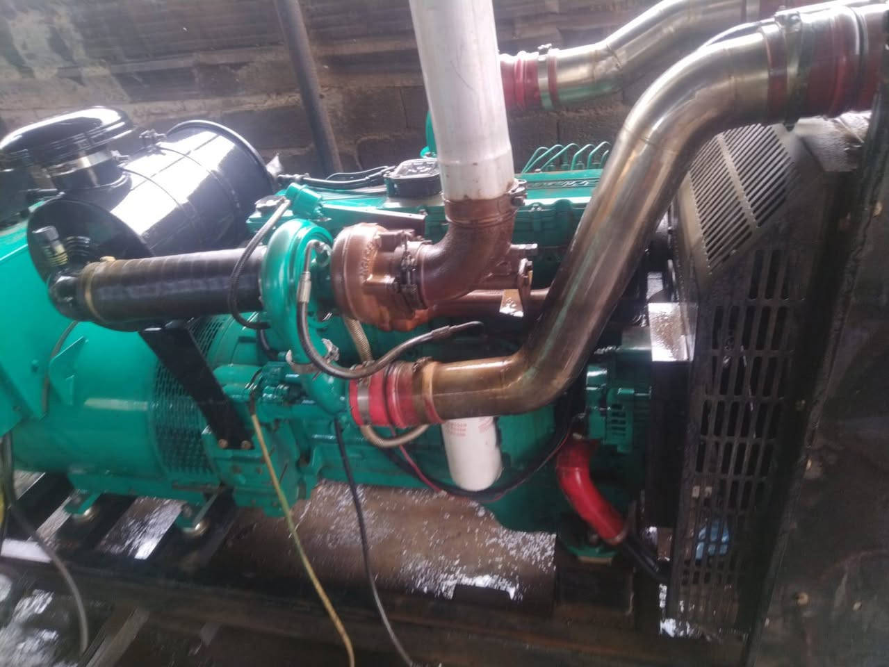 مولدة كمنز 24 ولف مجفتة لاتبخير ولا تنقيص رأس توليد 250KVA علماً أن مولدة انتاج قديم وليس جديد للبيع 
السعر 50$
الهاتف ***********
