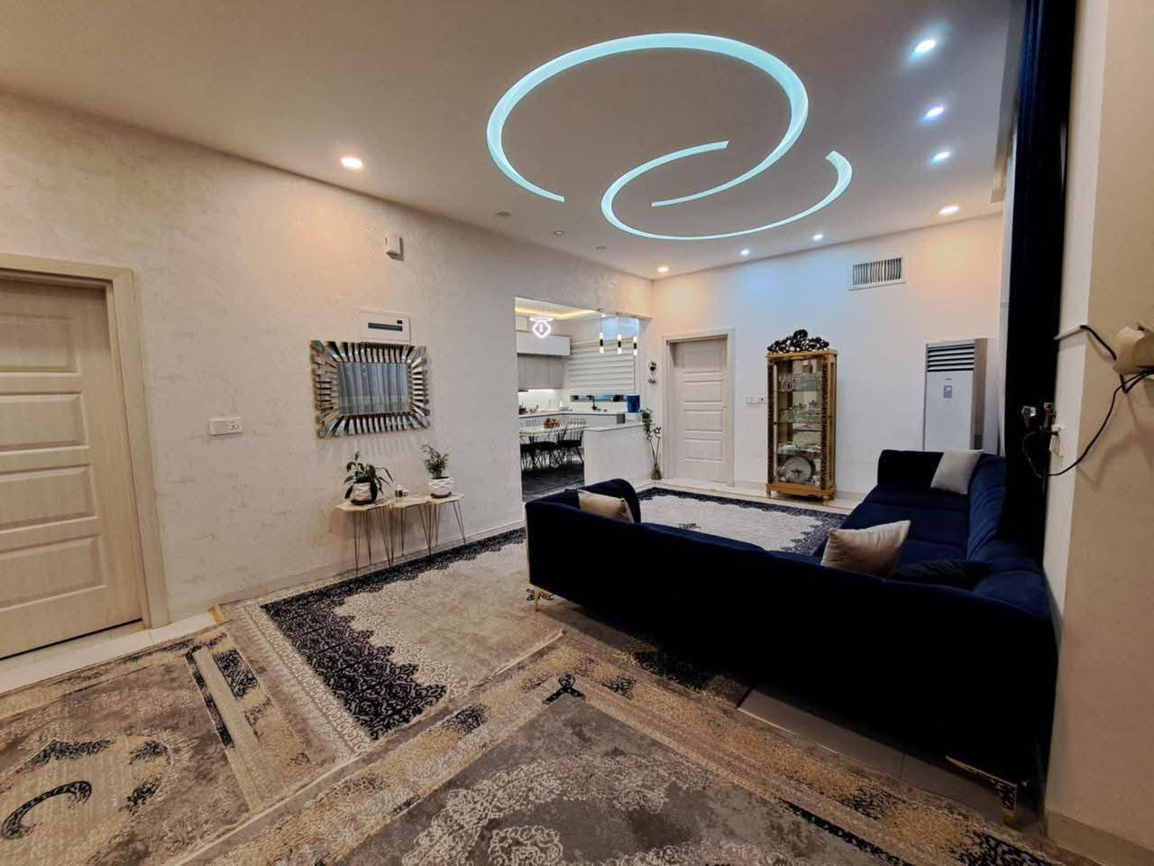 🔹 دار للبيع حي #الوحدة🔹
- بناء حديث 2024
- مساحة الدار: 200 متر 

🏠 تفاصيل الدار:- 
طابق واحد: غرفتين نوم، هول، مطبخ ، استقبال، صحيات ، كراج وبيتونة 
- سند طابو ملك صرف والمكاتبة مع الشرعي
السعر والتفاصيل داخل قناة التلكرام :- 
https://t.me/baet_alhadhara
________________________________________________

للاستفسار:- 
***********
*********** 
مراجعة مكتب بيت الحضارة للعقار سايدين حي الوحدة قرب سانكو مول 2
