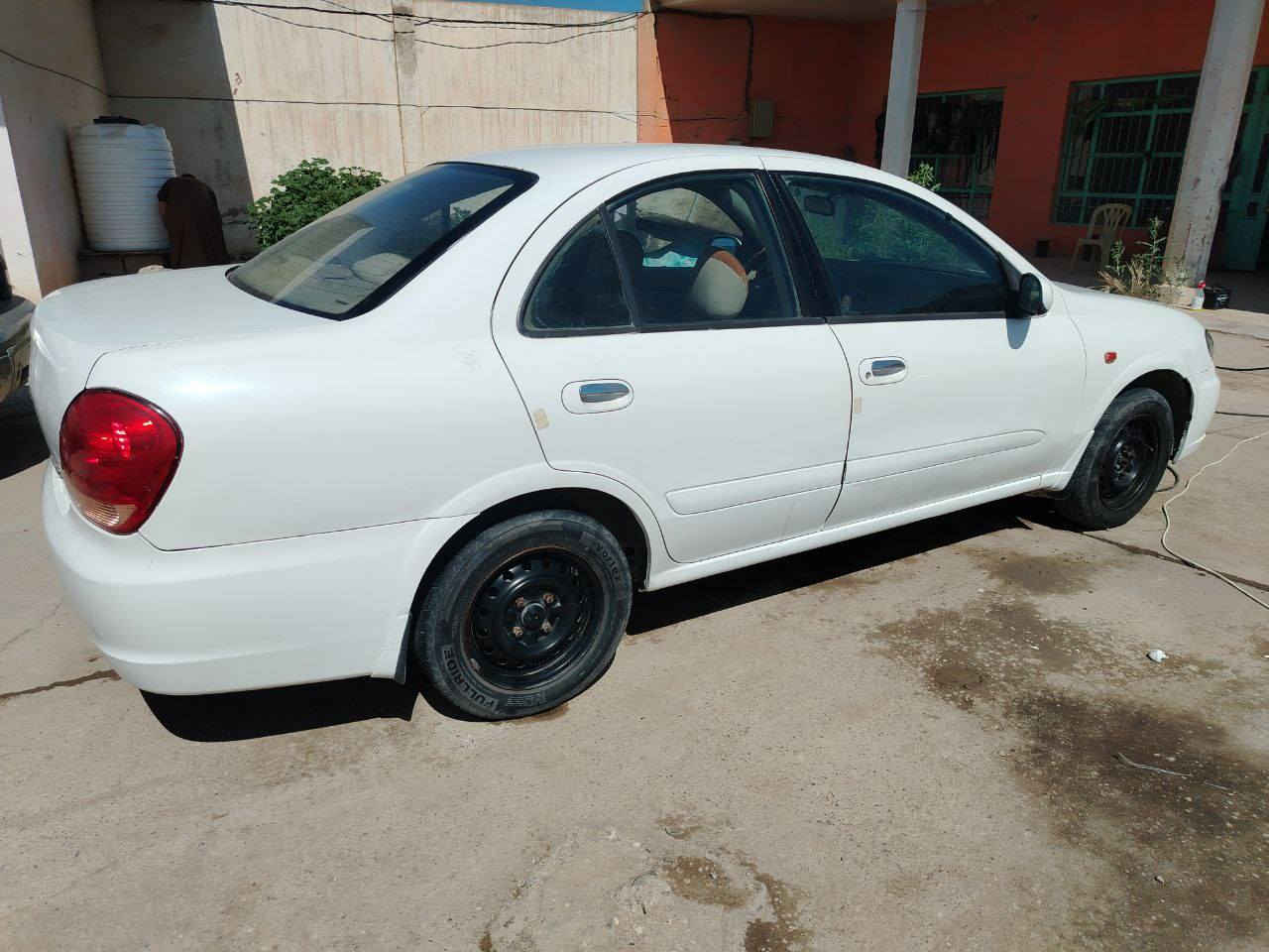 نيسان سني
موديل ٢٠١٠ ياباني اصل
 ...فول اوتوماتيك
 ...كفاله محرك كير حداديه تخم تاير باتري كهربائيه كولها شغاله ..تبريد ثلج ...رقم واسط  أنكليزي 
الكوت قرب بوابه كوت بغداد مقابل محطه البوابه 
 
***********
***********
