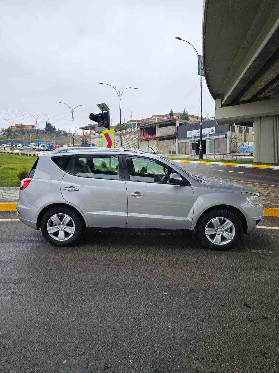 گێلی ئیمی گڕاند X7 مۆدیل 2014   بێ بۆیاخ  فول مواسەفاتە سلاییتە کوشین جلدە کوشین هیتەرا شاشە گەورەیە کامیڕایە پێشو پشتی حەساسە مەکینەو گێری بەشەرتە مەکینەی نەکرایەوە هەمو گیانی بەشەرتە تەنها یەک دوو شوێنی ساردی هەیە  150 هەزار ڕۆیشتوە  سەنەوی تاکو 2029 نوێیە
سعری ٧٨ وەرەقە و مەحامەلە 
*********** أربيل, العراق
