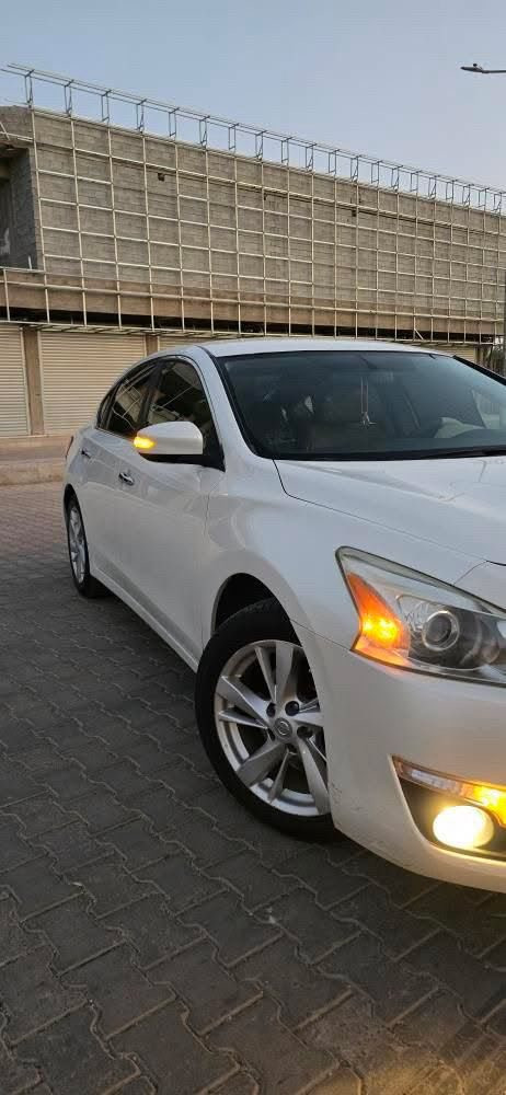 نيسان التيما 2015 
خليج
مابيهه مكفوله من دعاميه لل دعاميه 
رقم سنويه جديده 
ماشيه 160 الف  
كشنات   جلد شاشه كبيره  مواصفات SLعداًسلايت
عنوان ديالى خانقين السعر 142
***********
