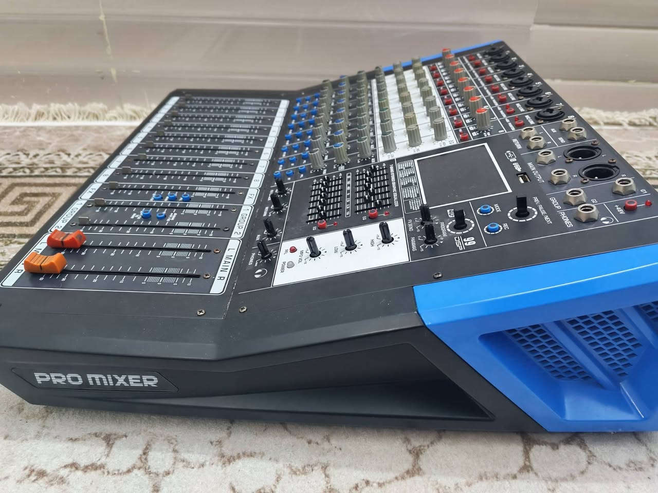 ميكسر ١٦٠٠وات كلش قوي ما مفتوح ابد كل خطوط يشتغل بس ايفكت و شاشه مايشتغل سعره
١٤٠ ألف بي مجال رقم واتساب ***********
