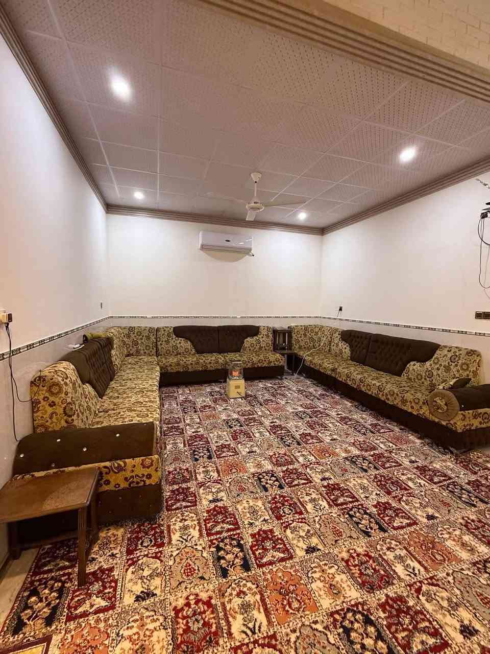 أسلام عليكم ورحمة ألله وبركاته🌹
الاستفسار : ***********

توفر أرض مع دار سكن طابقين 🏭
سنة البناء 2023
ألمساحه الكليه 600م
ركن على شارعين
كل شارع 10م
جميع لخدمات متوفره
على نهر جاري قريب على شط لعرب
يبعد مسافه 100م عن شط لعرب رئيسي

أرض حلو مرتبه مزروعه أنواع نخيل
محتويات البيت ⬇️
بستان + كراج
دوانيه
صالتين
غرف نوم عدد 6 نضام سويت
مطبخ حار بارد
صحيات خارجي وداخلي

نوع العقار : طابو زراعي ملك صرف عراقي سند 25
العنوان : البصرة محيله

السعر : 270 وبي مجال
الاستفسار :***********

