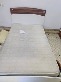 سرير • بلا عيب • كالار