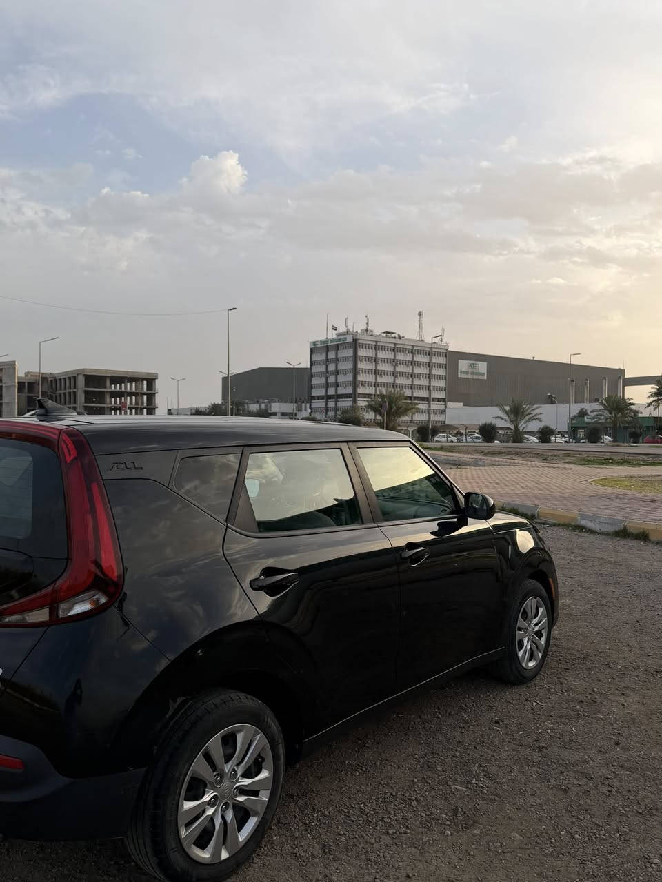 السـلام عليكم 

كيا صول للبيع موديل 2020 رقم بغداد 
وارد امريكي حادث جاملغ السايق تبديل 
وكفاله من الصبغ وكير ومحرك مكفولات 
مواصفات 
تحكمات سترين و اوتو ستوب و توقف ذاتي 
عنوان بغداد حي العامل او البياع 
السعر 130 وبيه مجال 
***********
***********واتساب
