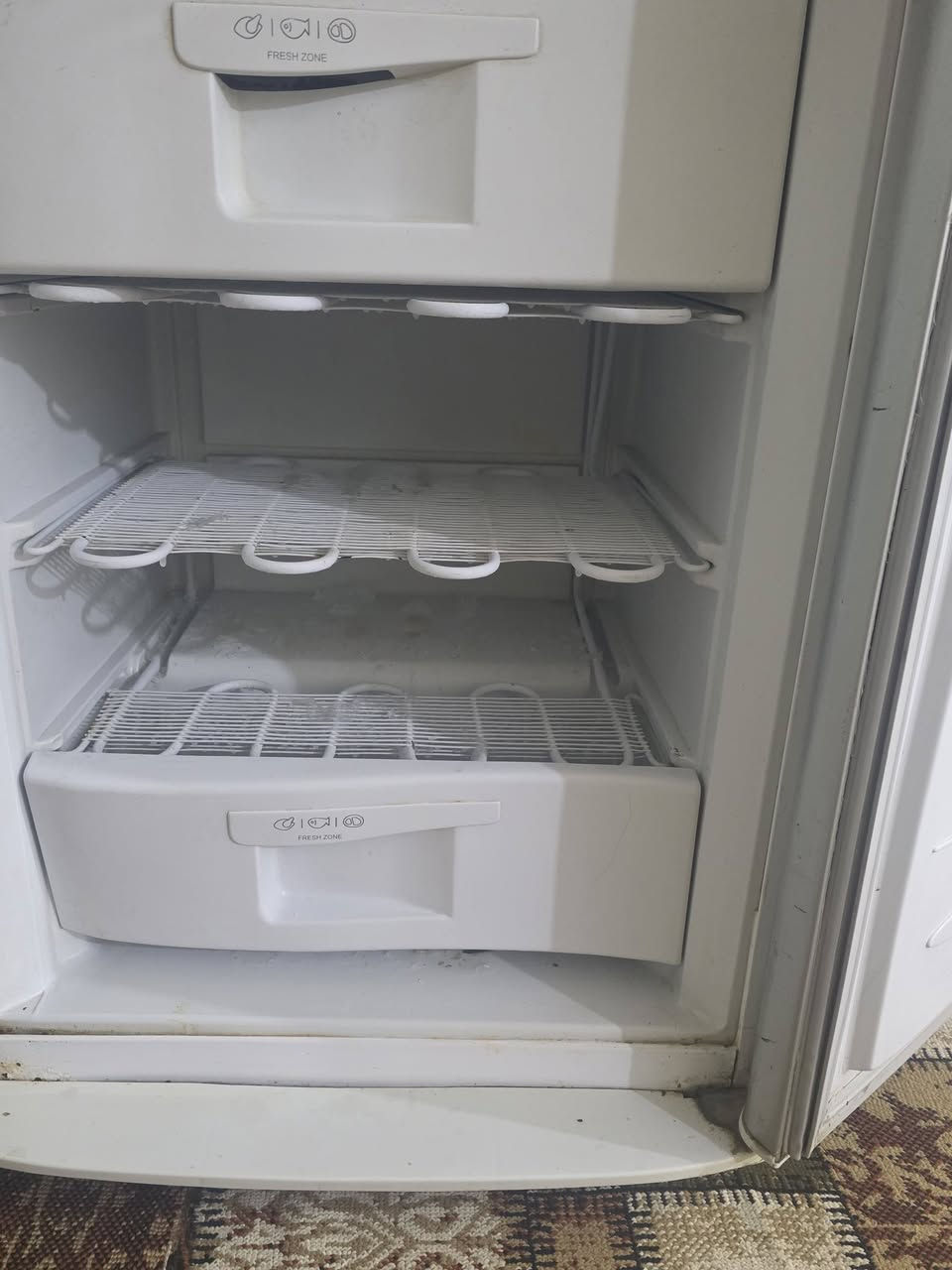 ثلاجه مجمده براد كلها موجوده بيها كلش زينه ب٤٥٠ قويه  شراي تصل  ***********
