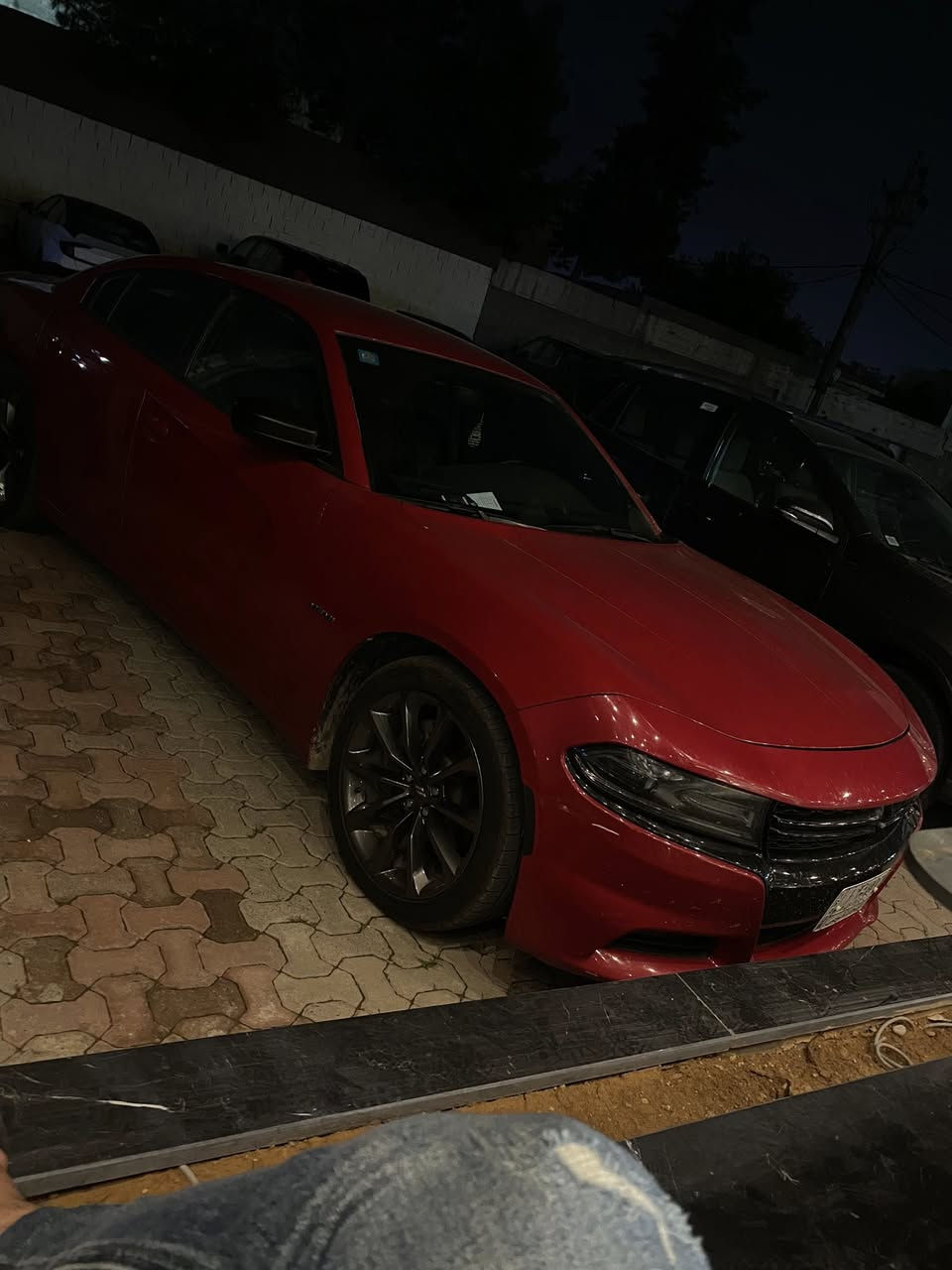 السلام عليكم 
جارجر 2016 RT للبيع 
السعر: 180 $
حادثة جاملغ امامي تبديل وبارد بالبنيد + نص البنيد مصبوغ بدون فتح بدون ايرباك جميع الايرباكات سليمه 
ماشية 97 الف
فول عده الفتحه 
كشنات جلد 
تدفئة وتبريد كشنات 
وضعيات كشن 
نقطة عمياء 
وباقي مواصفات الجارجر المعروفه

‭0782 997 1370‬
‭0778 344 0050‬ ‭
