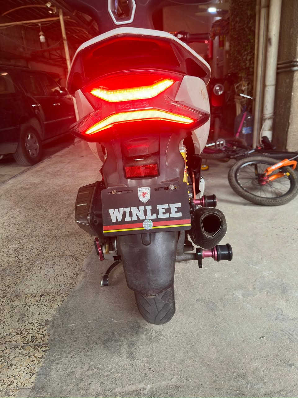 عيني pcx جيل الثالث كوري 125
كامله الدراجه 
صالنصه تيماكس
خرز كلجات رياضي 
شوته شفافه 
قبغ كلجات رياضي 
دبلات رياضي 
ستاند حساس 
حساس ازدحام
قارء فولطية 
اضويه ليد متغير دفن تحت الدراجه
يدات سكليتر رياضي 
قبغ عنبار رياضي 
دوسات رياضيه 
درع بصمة 
سويج طوارء
اوراق كامله (منفيست/مكاتبه)
تفويل كله محسن
دهن موتل
قطع رياضيه لون كرزي بل قبغ مال كلجات و بل فلنجه 
كبات ويل
حاملات مال صالنصه ماكو منها بل عراق 
بروجكتر جاي وياها من المزاد ناقصه بس فيشة
قاعدة رقم
مكينه ناعمة 
اكفلها من سرقة وسوالف عشاير 
تجي تاخذها واخذك نسوي مكاتبه وتاخذ صوره لهويتي واليه 

مكاني بغداد
رقم *********** 
الي ميشتري ليتعبني
سعر 20 وبيها مجال شي جبير
