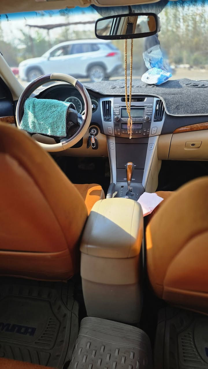 سوناتا 2010 امريكي فول فول مواصفات مكينه 2400 بيه خشم جاملغ المامي وطخه جاملغ لخير عل بارد بدون دواخل رقم واسط بسمي مداور ثاني يوم بيه رشات صبغ ابيع حزام حته لاتعبك ولاتعبني السعر 117 وبيه مجال قليل   اتصال ***********
