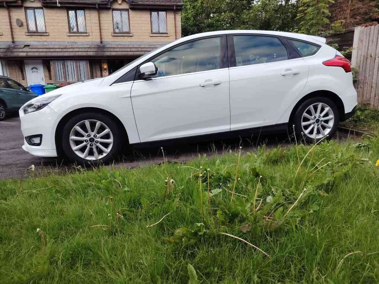 Ford foucs TIANIUM TI_vct powershift, AUTOMATC 1.6 PETROL ULEEZ FREE ,car has done 78k on the clock this car is the  family car we have this car for last 5 year we look aftar this car very will, mot over 3 month i can put 12 month fresh befor go,No issue with car  at all, drive very smoothly lovely Family car  , we have new baby. We bought 4 x 4 car. We no longer need this car, we are decide to sell it , serious buyer more than welcome, this car come with V5 2 key , full navigation system, Bluetooth hands-free window, electric mirror,*********** Manchester, Lancashire
