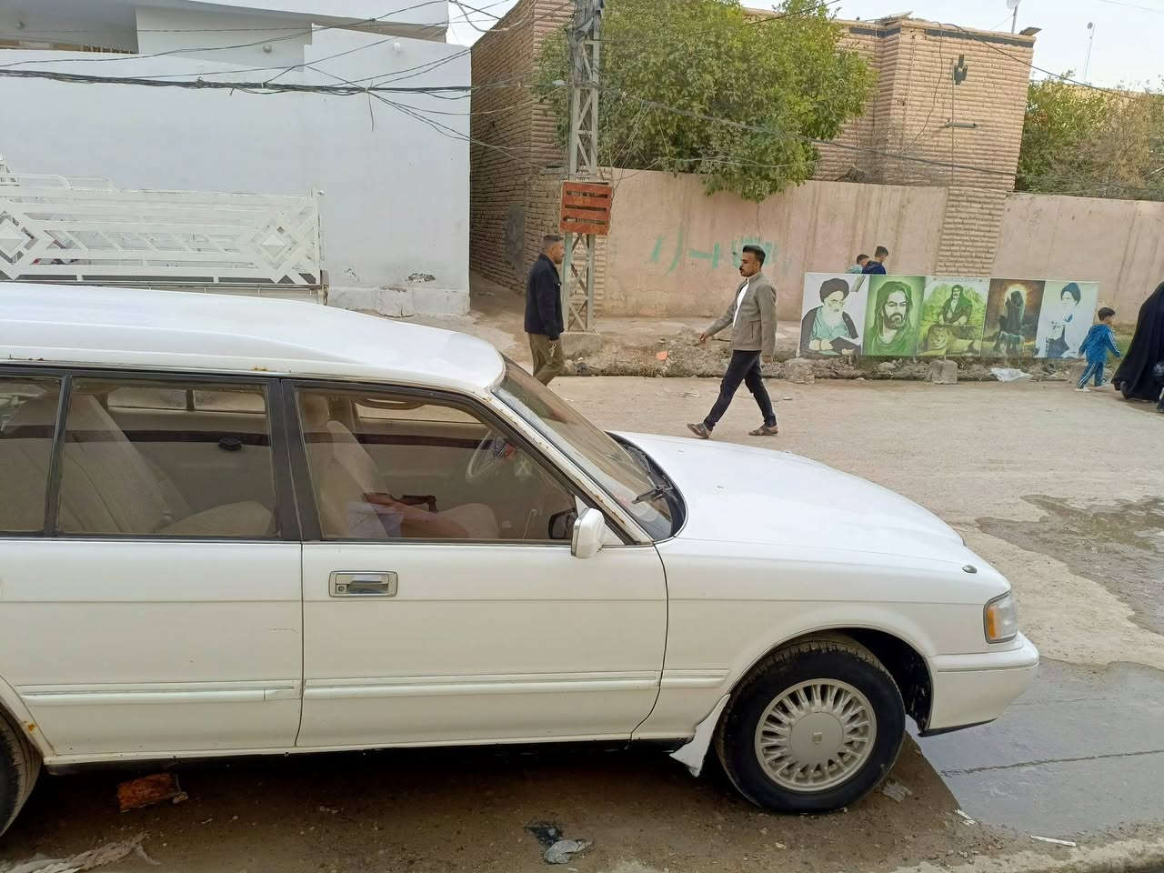 سلام عليكم سياره ارنب سيدان السعر 67 العنوان ديوانيه قضاء غماس الرقم  ***********
