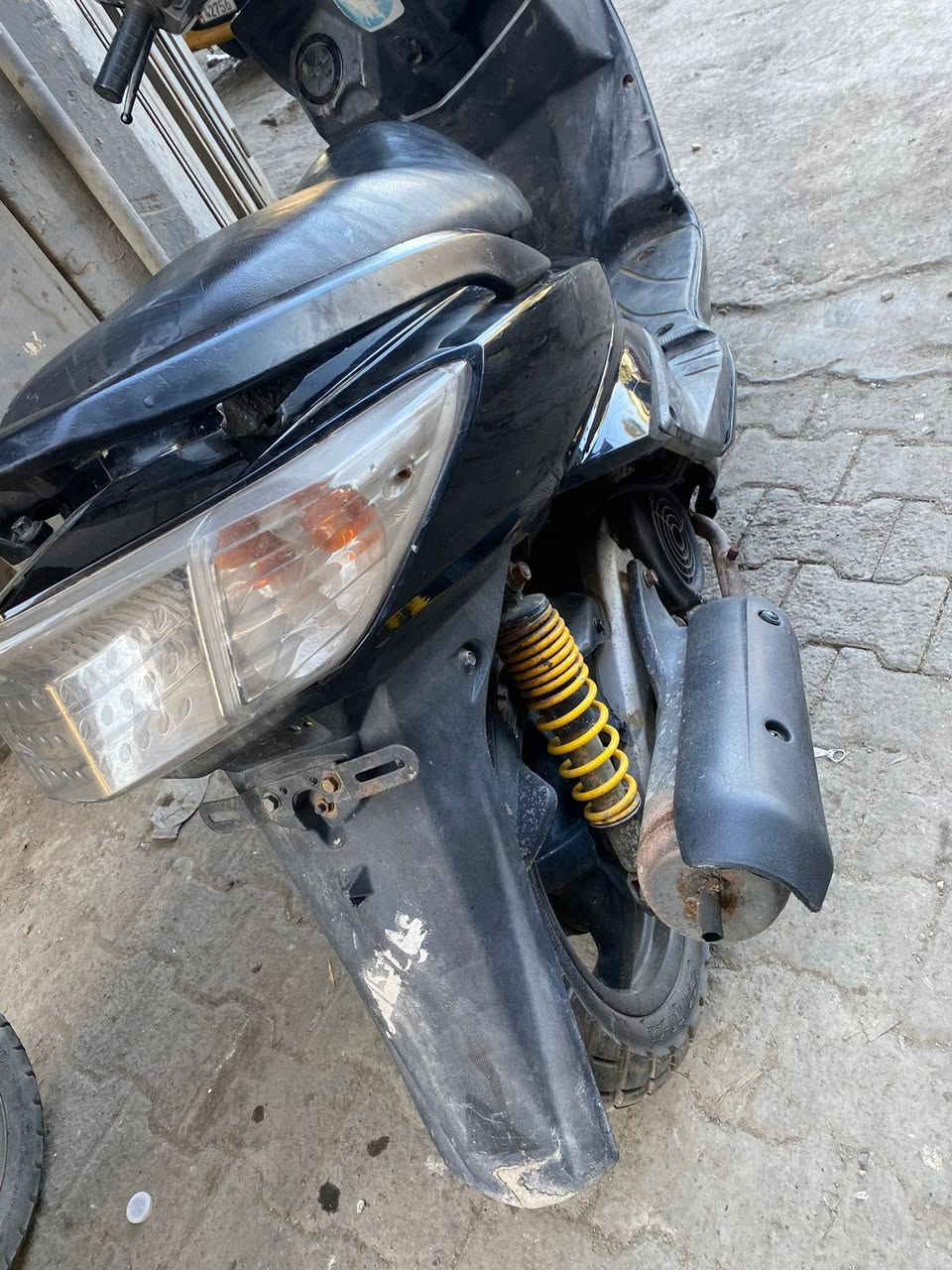 سلام عليكم شباب دراجه سكنس للبيع بعدها بلاديه والكلج الامامي رياضي مال تفصيخ والسعر 650 وبيهامجال الرقم ***********
