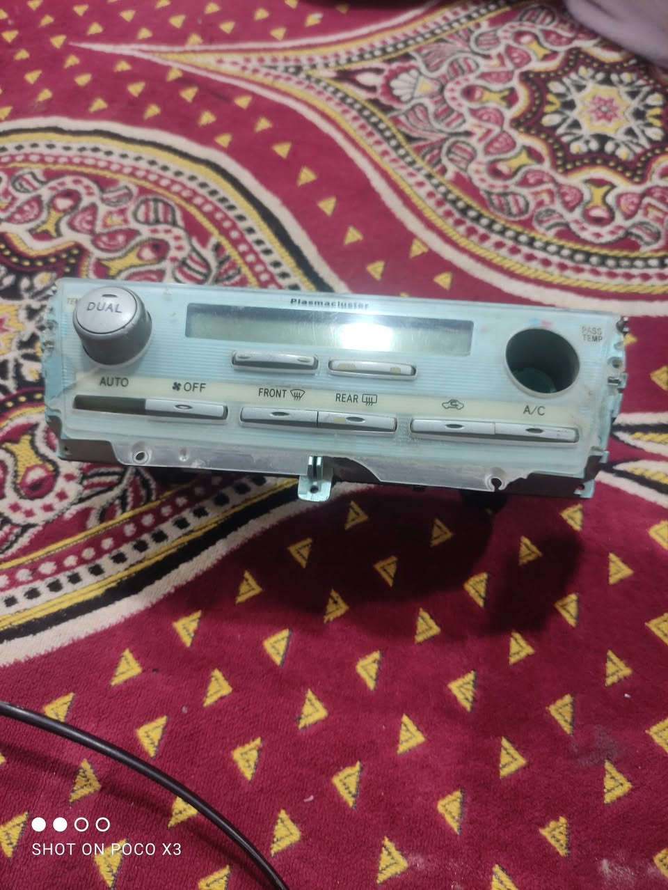 اخوان غراض كامري2007 للبيع مكاني الفلوجه قرب الجسر الثالث البيع شلع 
اولا..ساعات كامري دشبول عدد اثنين واحد شغال والثاني مااعرف السعر اثنينهم 100 الف 
ثانيا..شاشه سمارت اخت الجديده 50 الف 
ثالثا..بك لايت كامري والملحق مالته 25 الف 
رابعا.. بيانوا تبريد بي نقص 10 آلاف 
خامساً..مسجل راديوا كامري نضيف واصلي 50 الف 
سادساً..منظومه دكم مال فول اوتوا مال كصة اخت الجديده 100 الف 

اخوان ياريت الي يريدهن ياخذهم شلع كلهن التواصل الخاص مفتوح او الاتصال بالرقم ***********
