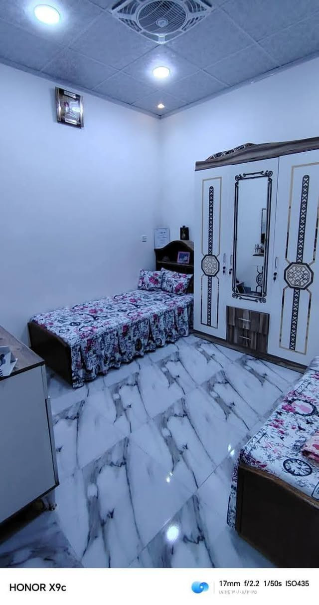 #عروض_عزيز_للعقار
دار للبيع 

حي الملايين الأولى 

قرب جامع الصواف 

المساحة 120 م واجهة 7،5م

الطابق الارضي معزول عن الطابق الثاني 

ط1)) غرفتين نوم واستقبال وصاله ومطبخ وصحيات 

ط2)) 4 غرف نوم وصاله وصحيات 

خدمات كاملة ماء كهرباء تبليط 

سند زراعي بستان ملك صرف 

بناء حديث الطابق الثاني شبه هيكل 

للاستفسار أكثر اتصل على الأرقام او 

 مراجعة مكتب الدار الكائن في بناء الجاهز مقابل الكمرك 

***********

***********

***********
