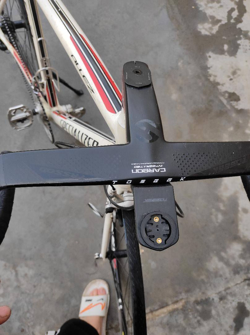 دراجه غنيه عن التعريف رود ماركه سبشلزد يجي ستيرن كاربون ماشه كاربون بوري سرج كاربون الفريم المنيوم الوزن ريشه السستم سورا براكيت وبريكات 
السعر خاص ***********
