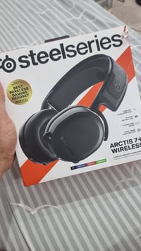 SteelSeries Arctis 7 • أقل من ٤ أشهر • يدعم PS4/PS5/PC