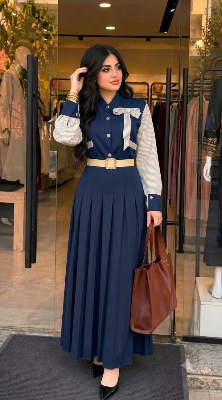 ✨ الأناقة الحقيقية بقطعة واحدة ✨
وصّل الموديل الأكثر طلباً وتأنقاً ببيج "الأنيقة"! طقم راقي يجمع بين الترتيب والجمال الخالص. 💖
📌 تفاصيل الموديل:
 * التصميم: تنورة بليسيه مكسرة مع قميص بأكمام مخططة وفيونكة صدر أنيقة (يأتي مع الحزام).
 * الألوان: أسود 🖤 / نيلي 💙 / بيج 🤎 / ماروني ❤️
 * السعر: 35,000 دينار فقط! 💸
🛍️ لطيف الطلب:
ارسلي رسالة للخاص فيها (صورة اللون، القياس، العنوان ورقم الهاتف).
🚚 يوجد توصيل لكافة المحافظات.
*********** / ***********
