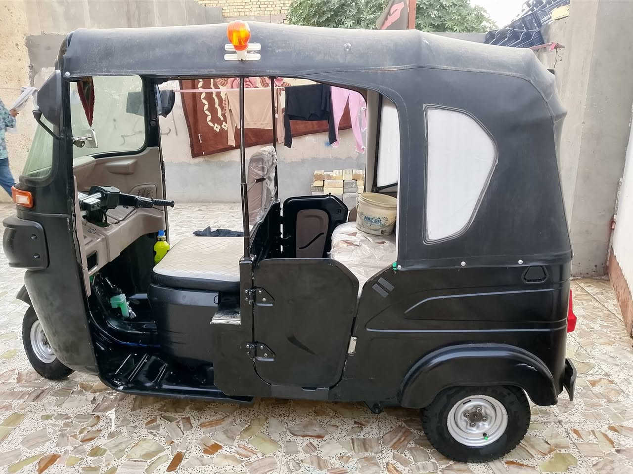 تكتك للبيع مكان كوت حي الجهاد
***********
