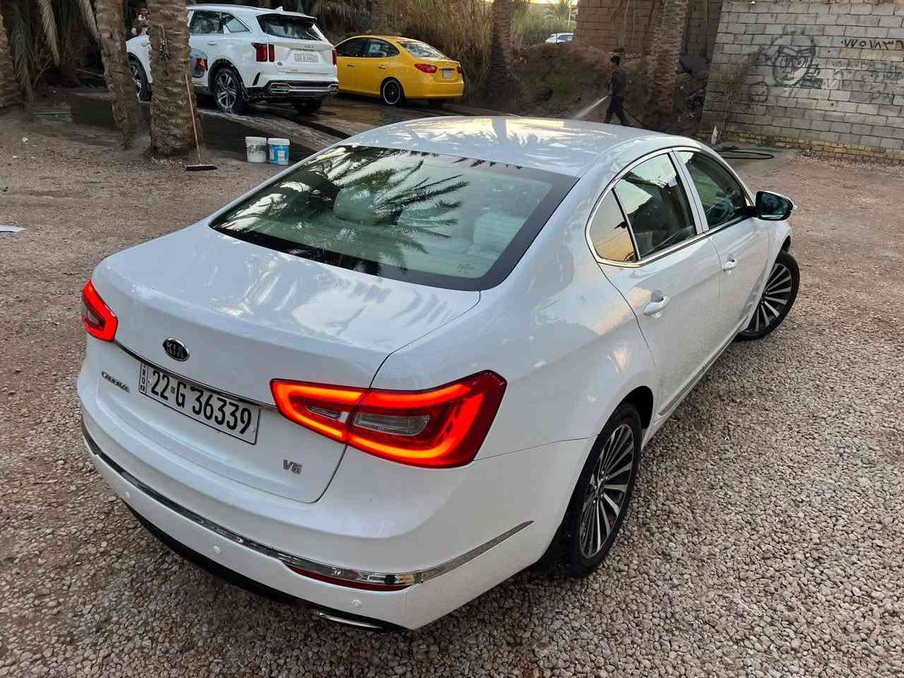 السلام عليكم
كادنزه موديل 14 خليجي.
رقم اربيل بسمي.  تحويل او وكاله
كفاله. فقط كارت بصيط كلش.
مكينه 6 سلندر  برغي مامفتوح بيهه
ماشيه 168 
مواصفات.
مري شفط.
لدات ترحيب
حساسات امامي خلفي.
كامره خلفيه.
كشنات جلد 
سياره كلش جديده.
مكاني الديوانيه 
السعر 158 وبيهه مجال.
***********
