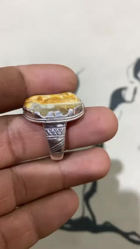 السلام عليكم
خاتم داوودي اصفر معطف مصور كلمة.  طه. واضحة
صياغة عراقيه فضة ٩٢٥ قطعة نادره ومختلفة ولون مميز 
الاستفسار عن السعر عالخاص فضلا وليس امرا
تحياتي لكم


**إذا كنت صاحب هذا الإعلان وتريد حذفه لأي سبب، رجاءا أرسل رسالة إلى الدعم الفني**