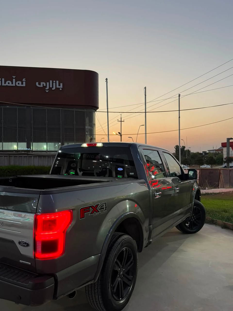 F150
2020
Platinum 
Ful Ful Kwshn Masaj 
200$
***********
