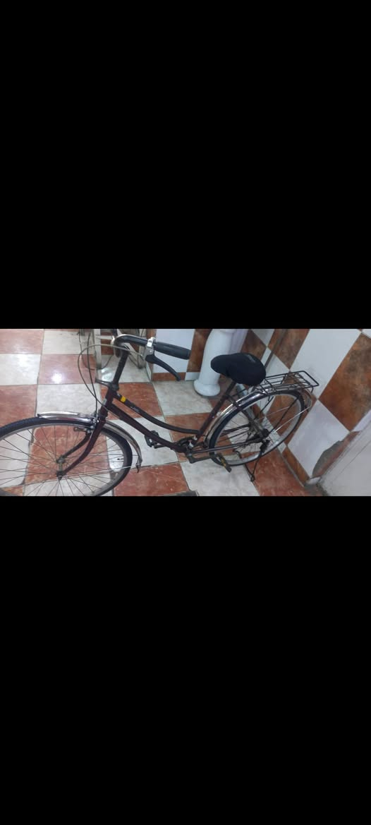 السلام عليكم 
بايسكل بآلة حجم٢٦ لون كرزي بايسكل جاهز ونضيف تايرات وبريكات جدد سعرة ٧٠الف مكاني الصليخ***********
