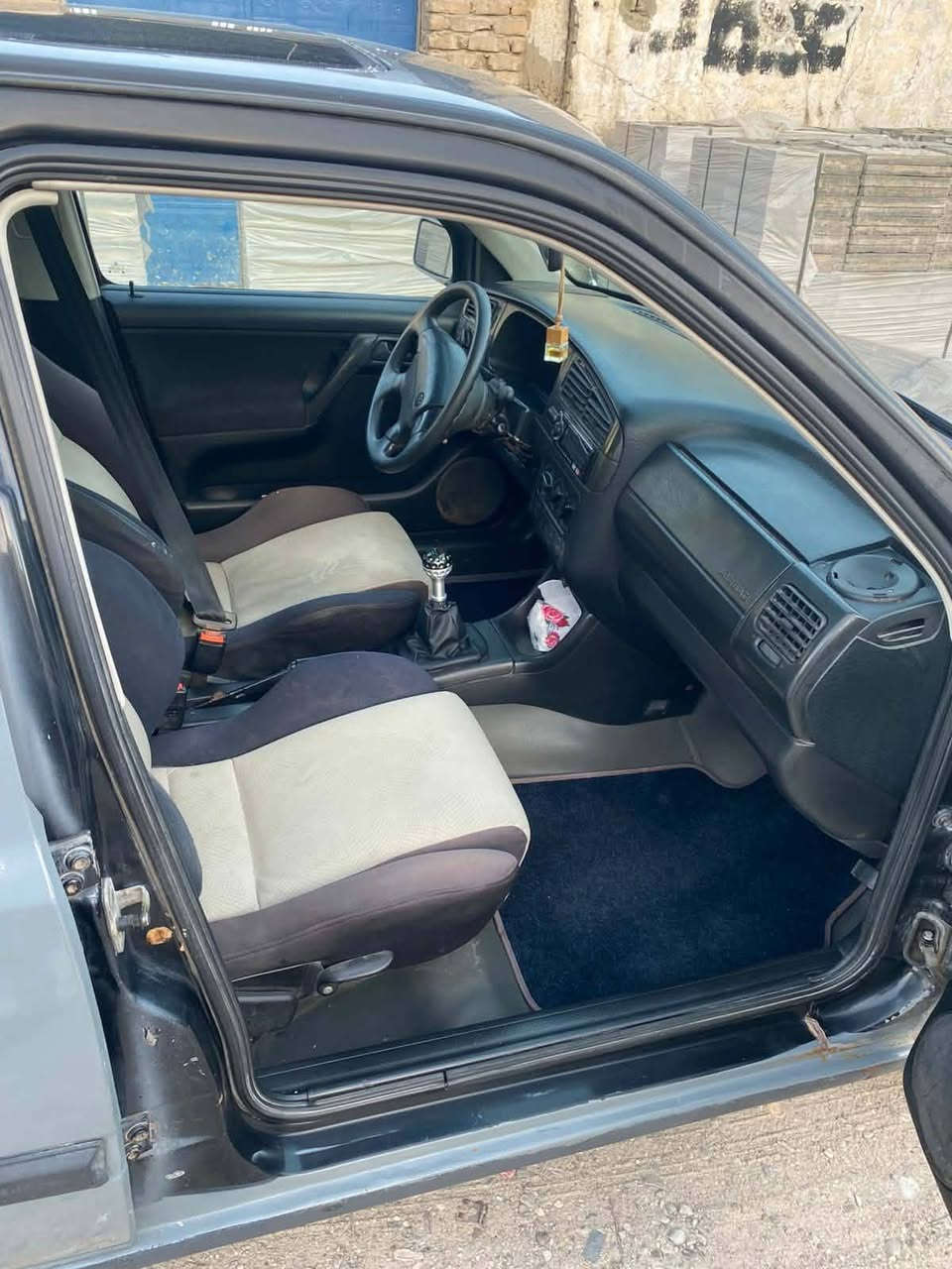 سلام عليكم
سياره كولف هج باك محرك ١٨٠٠
كير عادي كهربائيات كامله تبريد تئدفه صبغ عام رقم جديد بغداد السعر ٤٥ وبيه مجال
***********
 ***********
العنوان عامريه
