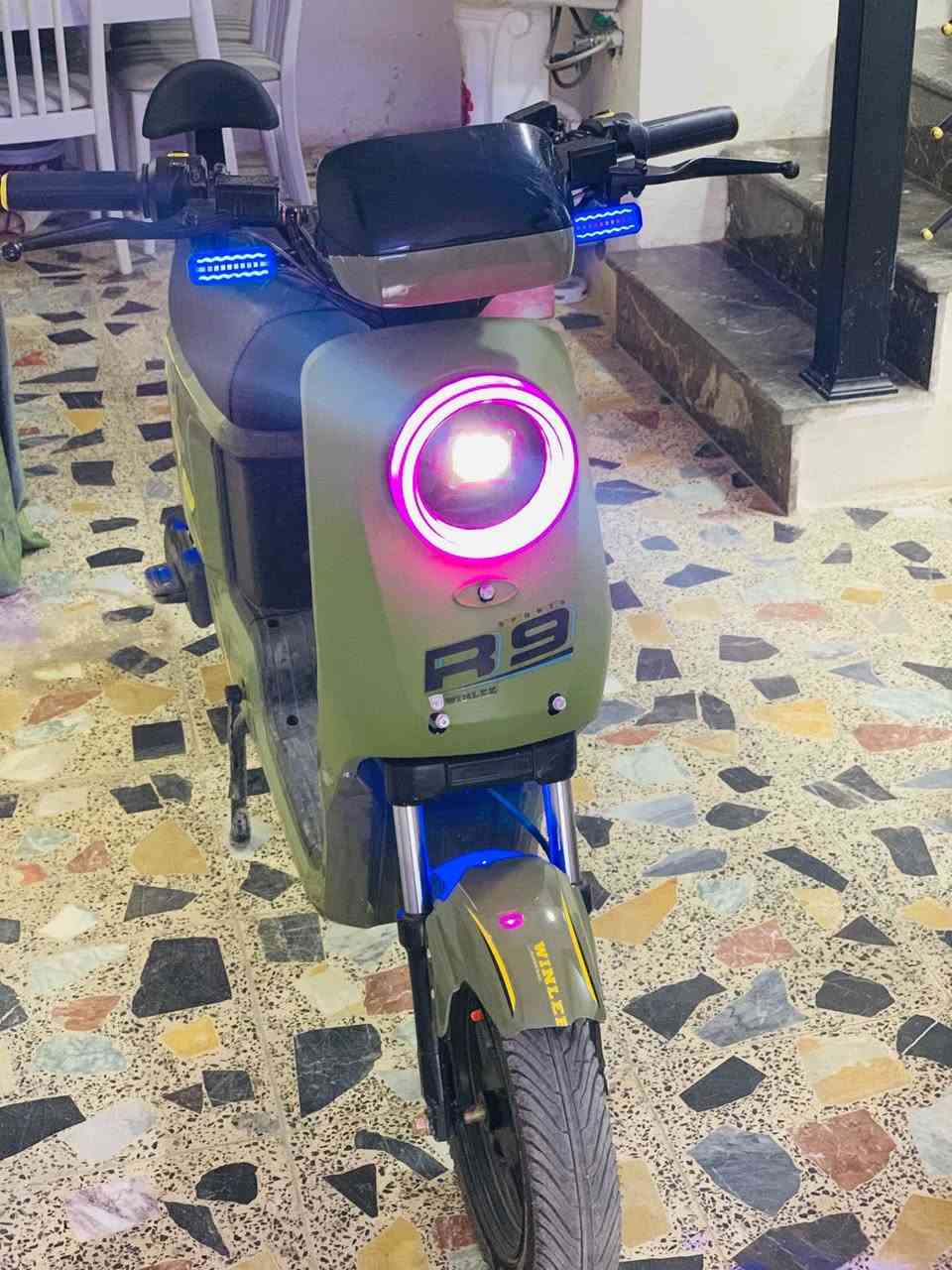 سلام عليكم دراجه شحن R9
موديل2026 العنوان الحبيبيه بغداد 
مواصفات 👇
رجوع خلف R
شاشه يعرض اي عطل 
بصمات 2سويجات2
دبل أشاره 
سعر 450 نهايته 
رقم هاتف ***********
