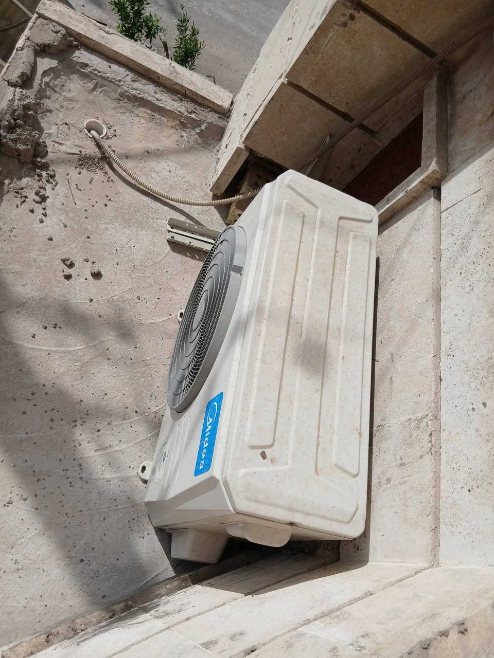 سبالت للبيع اربعه 
2 ابو الطنين 
2 ابو الطن 
كلهن شغالات بس واحد منقص غاز 
كلهن بمليون وبيهن مجال 
مكان البلديات 
***********

