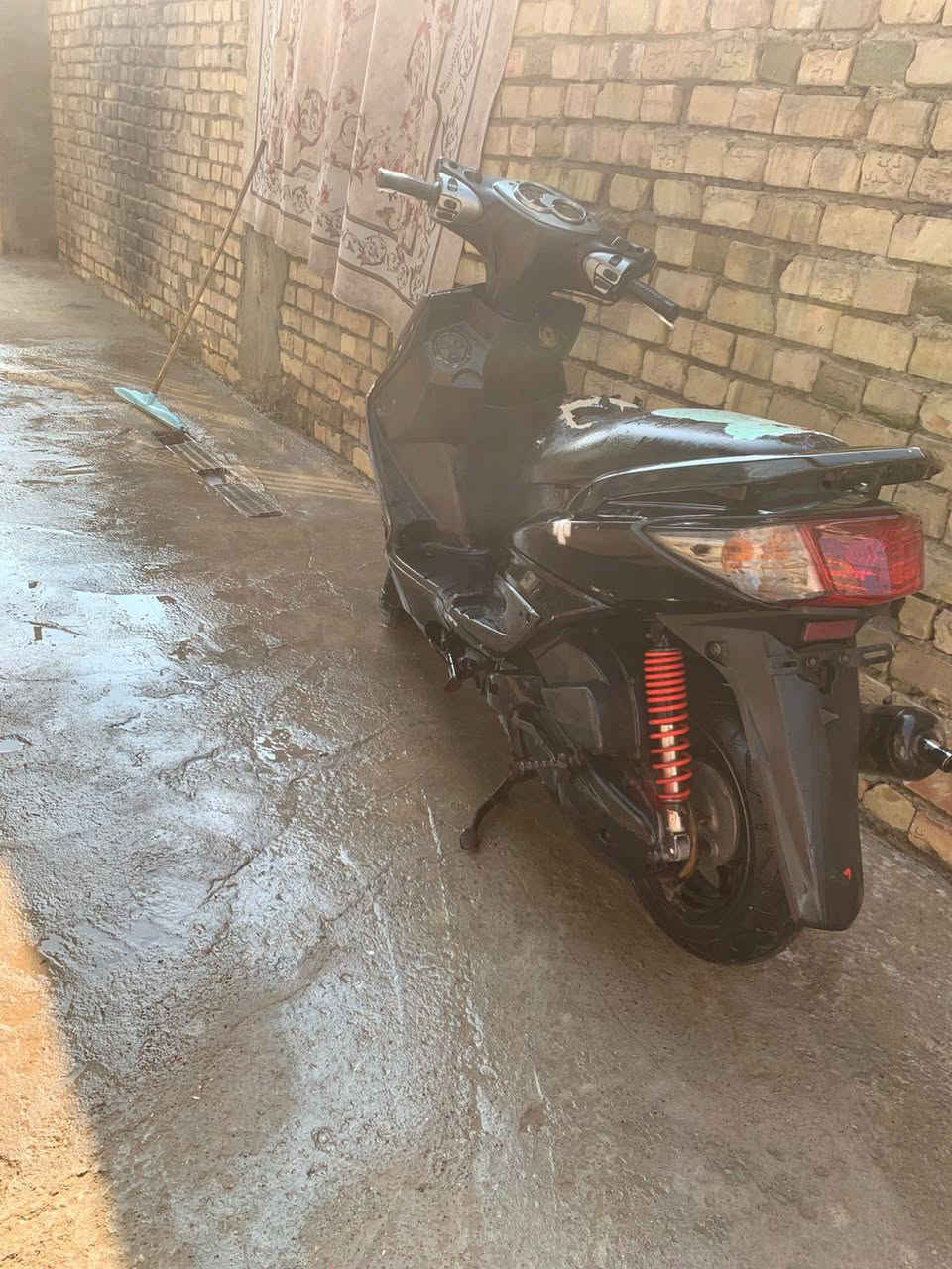 سلام عليكم
دراجه سكنس للبيع 

مديل 2007
دراجه صاله شهرين نازله من رمبه

شلعه معدل جيب وياك فيتر وفحص 

الرقم للستفتار ***********
