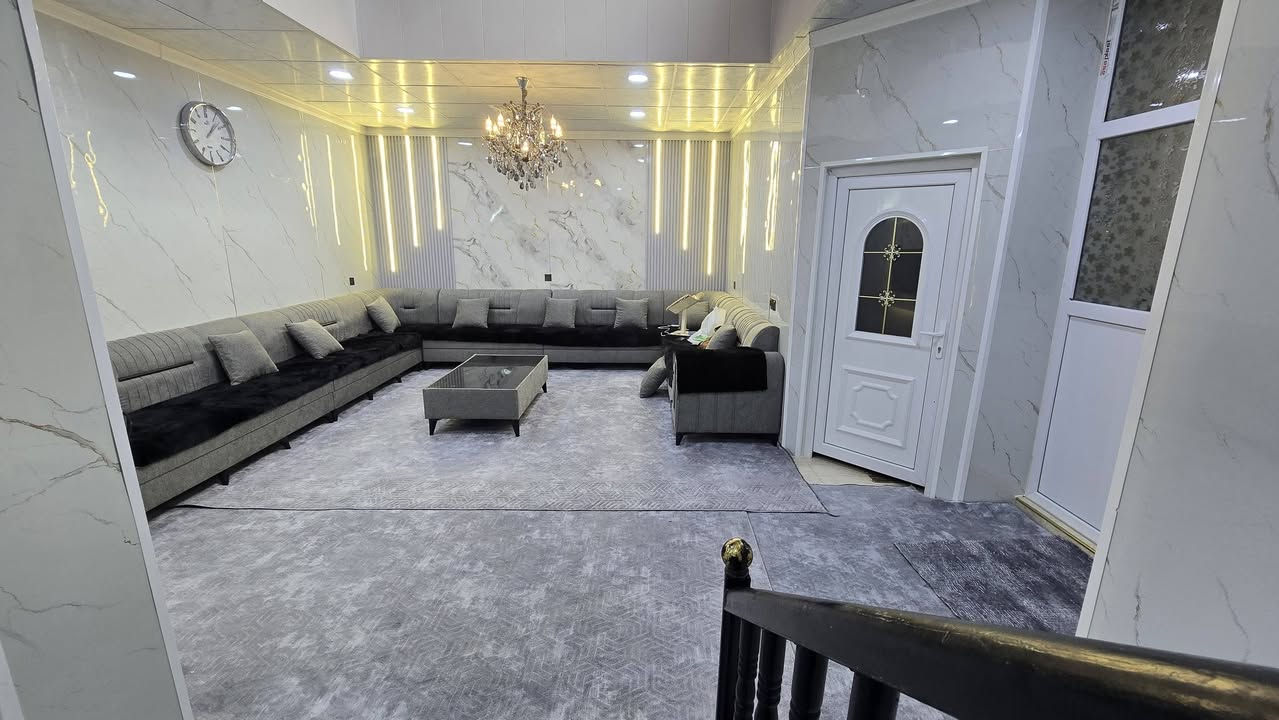 ئەگەر بەدوای شوێنێکی ئارام و پڕ لە خزمەتگوزاری دەگەڕێیت بۆ ژیان، وە دور بێ لە جەنجالی ناو شار ئەم خانووە هەلێکی زێڕینە

• ​دیزاینی خانوەکە
لەسەر شێوازێکی زۆر جوان دروست کراوە کە
لە روکەش خانوێکی زۆر سادەو جوانە لە ناوەوەش زۆر شەهانە دەردەکەوێت
خانوەکە دوو قاتە
قاتی یەکەم⏬️
خانوەکە پێک دێت لە
ژووری میوانی گەورە لە قاتی یەکەم 
چێشتخانەی مۆدێرن قاتی یەکەم
هۆلێکی دانیشتنی فراوان قاتی یەکەم
توالێت لەدەرەوە
 توالێتی سەربەخۆ لە ژورەوە
حەمامی سەربەخۆ لە ژورەوە
مەتبەخ عەمەلێکی فراوان
  ژوری نوستنی فراوان
[پلیکانەیەک یان قادرمە] لە ژورەوە بۆ قاتی دووەم

قاتی دووەم⏬️
قادرمەی تایبەت بۆ قاتی دووەم لە دەرەوە هەیە
دوو ژوری نوستنی فراوان
توالێتی سەربەخۆ 
حەمامی سەربەخۆ 
هۆلێکی گەورە 

مواسەفاتی خانووکە
___________________
رووبەری خانووەکە 
250مەترە
درێژی خانووکە
25مەترە
پانی خانوەکە 
10مەترە
✅️پێشی ساحەیە پرۆژە هەیە بکرێتە باخجە موڵکی حکومەتە هی خەلک نییە 💯
زۆر گونجاوە دەتوانی بیکەیتە دوو بەشەوە هەلێکی زێرینە
باشترین کەرەستەی بیناسازی دروستکراوە.
✅️دەستە جەپی خانووکە قیبلەیە🕋

📍 شوێنی جوگرافی و دەوروبەری
شوێنکی زۆر ستراتیژی هەیە کە 
438مەتر دورە لە نەخۆشخانەی دارەتوو
403مەتر دورو لە پۆلیسی دارەتوو
553مەتر دورە لە ئاسایشی دارەتوو
480مەتر دورە لە پارکی دارەتوو
 800مەتر دورە لە قوتابخانەی تریفەی کجان
550 مەتر دورە لە قوتابخانەی بنەرەتی هەڵبجە
187 مەتر دورە لە قوتابخانەی بنەرەتی داستان
173مەتر دورە لە سەنتەری لاوانی دارەتوو
126مەتر دورە لە ساحەی تۆپی پێی 11لاعیبی دارەتوو
109مەتر دورە لە ساحەی تپی پێی 6لاعیبی دارەتوو
841مەتر دورە لە سانعەی دارەتوو
118مەترە دورو لە مزگەوتی ابوبکری صديق
198مەترە دورو لە مزگەوتی دەروێشان
348مەترە دورو لە مزگەوتی عومەری کوری عبدالعزیز
گەڕەکی نیشتیمان بە ئارامی و فراوانی شەقامەکانی ناسراوە، ژینگەیەکی زۆر گونجاوە بۆ ژیانی خێزانی
کەوتووەتە گەڕەکێکی ئارام و پەرەسەندوو، کە بە یەکێک لە ناوچە هەرە باشەکان بۆ نیشتەجێبوون دادەنرێت

✅ بۆچی ئەم خانووە هەڵدەبژێریت؟
بۆچی ئەم خانووە هەڵدەبژێریت؟
• ​کەشی گەڕەکەکە زۆر ئارام و گونجاوە بۆ خێزان.
• ​هەموو خزمەتگوزارییەکانی (ئاو، کارەبا، زێراب.قوتابخانە.نەخۆشخانە.بنکەی پۆلیس.بنکەی ئاسایش.ناحیەی دارەتوو.پارک.بازار) بەردەستە
• ​نرخێکی گونجاو و گەرەنتییەکی باش بۆ داهاتوو.
​📞***********
