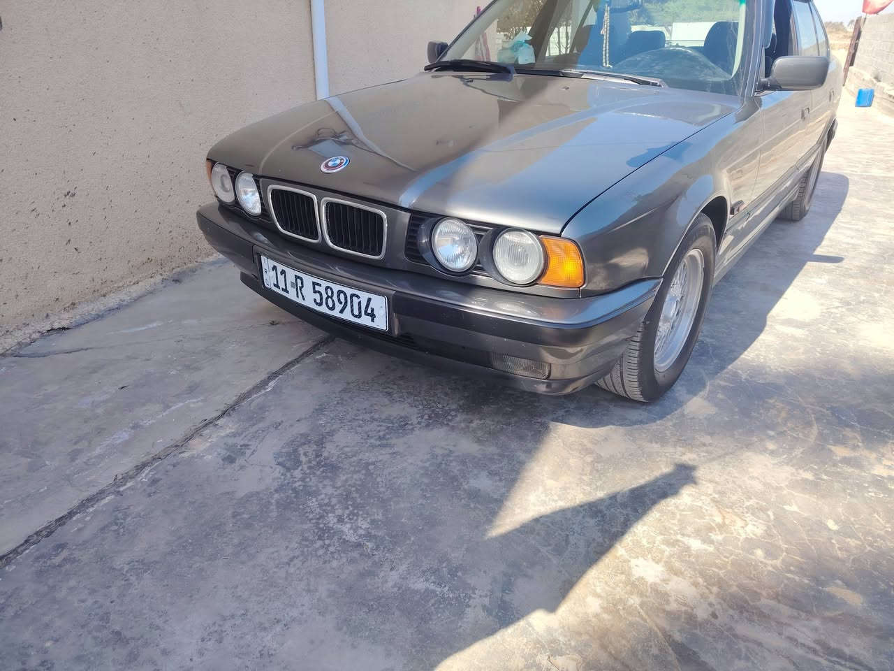 يا الله السلام عليكم اخوتي عندي بي ام للبيع 525 مفتوح محرك وكير كفاله وتبريد ويا  السويج  سنتر لوك شغال صبغ عام لا معجون ولا ضربه ما عدا الصبغ تكم ما مصبوغه رقم الهاتف *********** بي واتساب سعر 75 وبيها مجال قليل وسيارة بسمي تحويل مباشر مكان السياره بغداد اليوسفيه القصر الاوسط
