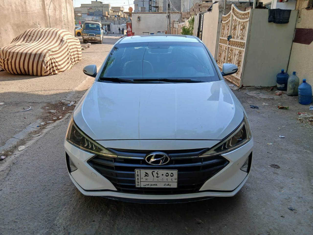 السلام عليكم النترا ٢٠٢٠ خليجي فول ١/١ بأسمي رقم انكليزي جديد فول مواصفات بصمه حساسات خلفية رادار امامي شاشة كاميرا مكينة ٢٠٠٠ اشاير مري ومري شفط ٣ انظمة قيادة فتحة سقف مكينه وكير مكفولات سيارة كلش حلوة ومتعوب عليها السيارة بيها فقط صبغ جاملغ خلفي جهة السائق وقبغ الصندوق اثر طخه بسيطة مكان السيارة الدورة السعر ١٥٣ ورقة وبيها مجال بسيط كلش للاستفسار الاتصال *********** وشكراً بغداد, العراق
