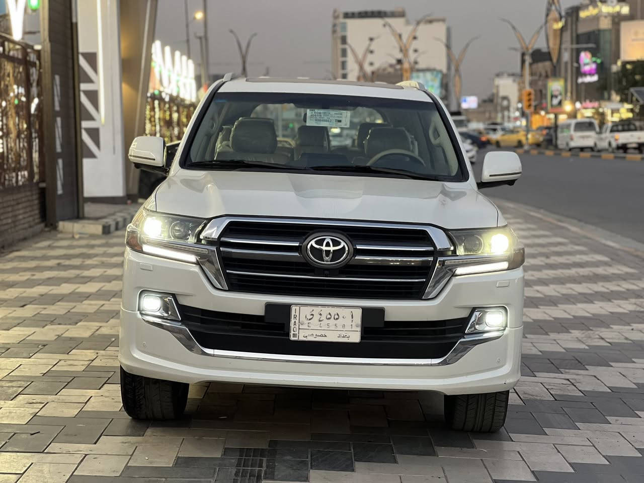 السلام عليكم
لاندكروز ٢٠٢٠ بريم V6
رقم بغداد 
السياره ماشيه ٥٧ الف كيلو 
السياره بيها باب الخلفي دبل كود يعني من الشركه صبغ يكون ثخين وبيها بارد بالجاملغ الامامي اربع اصابع 
مكان السياره بغداد زيونه 
للاستفسار ***********
