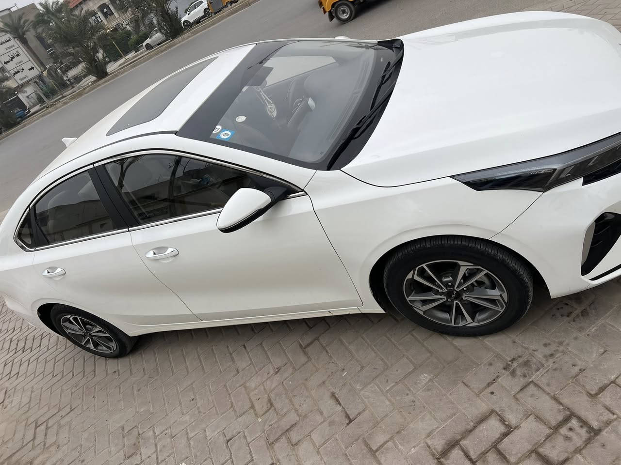 سلام عليكم 
K3
موديل 2023
مكفوله كفاله عامه بيهة ملاحظات بسيطه 
ماشيه 45 الف 
رقم بغداد ب اسمي 
تبريد قطعتين 
داخل جلد 
سياره شاد الهة مروحه اضافيه انسى الحماوه بلصيف 
 سعرهة 146 و بيهة مجال 
للاستفسار *********** واتساب او اتصال 
مكانهة بغداد. حي الامانه او شارع فلسطين
