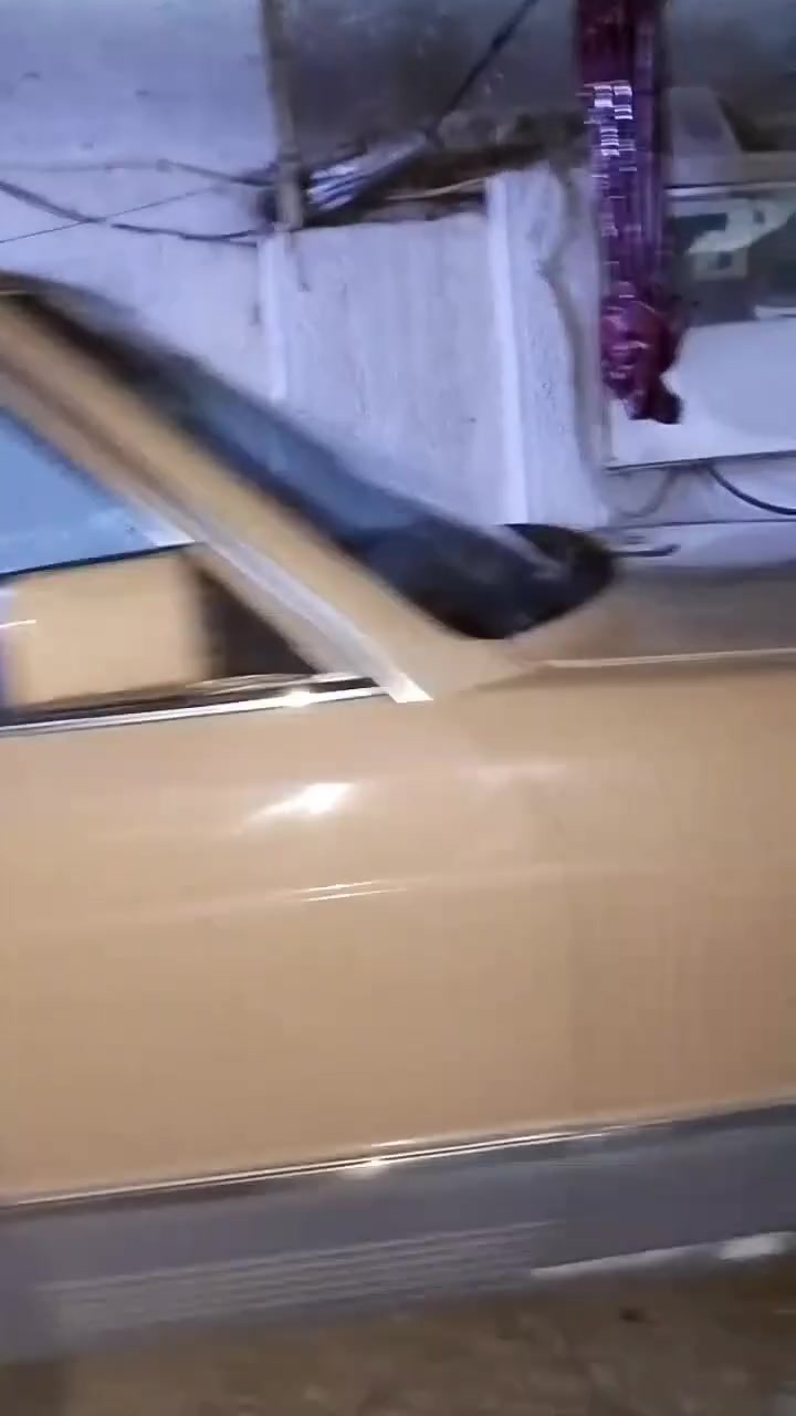اخوتي السلام عليكم. سياره للبيع. مرسيدس رأسي مديل ٨٤.   سياره جاهزة نقص تبريد.   كير ومحرك بطه.  ٢٥٠٠ قبل يوم عمرت الصدر بالكامل السعر. ٤٥$ وبيه مجال بسيط رقم بغداد انگليزي مكان صاحب السيارة بغداد مدينة الصدر.  رقم الهاتف/***********
