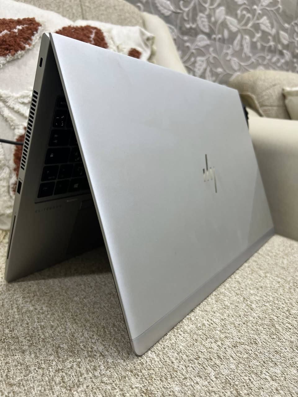 🔥 للبيع – لابتوب قوي ومواصفات ممتازة 🔥
فرصة حلوة للي يدور جهاز سريع وعملي 💻
HP elitebook 

🔹 المواصفات:
- شاشة 15.6 إنج واضحة وكبيرة  
- معالج Ryzen 5 Pro قوي ⚡  
- كرت شاشة Vega 8ممتاز برامج تصاميم وبرمجه وألعاب 🎮  
- أداء سريع ومناسب للاستخدام اليومي  

🔹 المميزات:
✔️ مناسب للدراسة والعمل  
✔️ تشغيل سريع بدون تعليق  
✔️ شاشة مريحة للعين  
✔️ جهاز عملي ويتحمل الاستخدام  
شكل نحيف وعصري حديث

💰 السعر: (425 الف وبيها مجال بسيط)
📍 الموقع: (واسط وتوصيل موجود جميع المحافظات )
📞 للتواصل: خاص ***********
