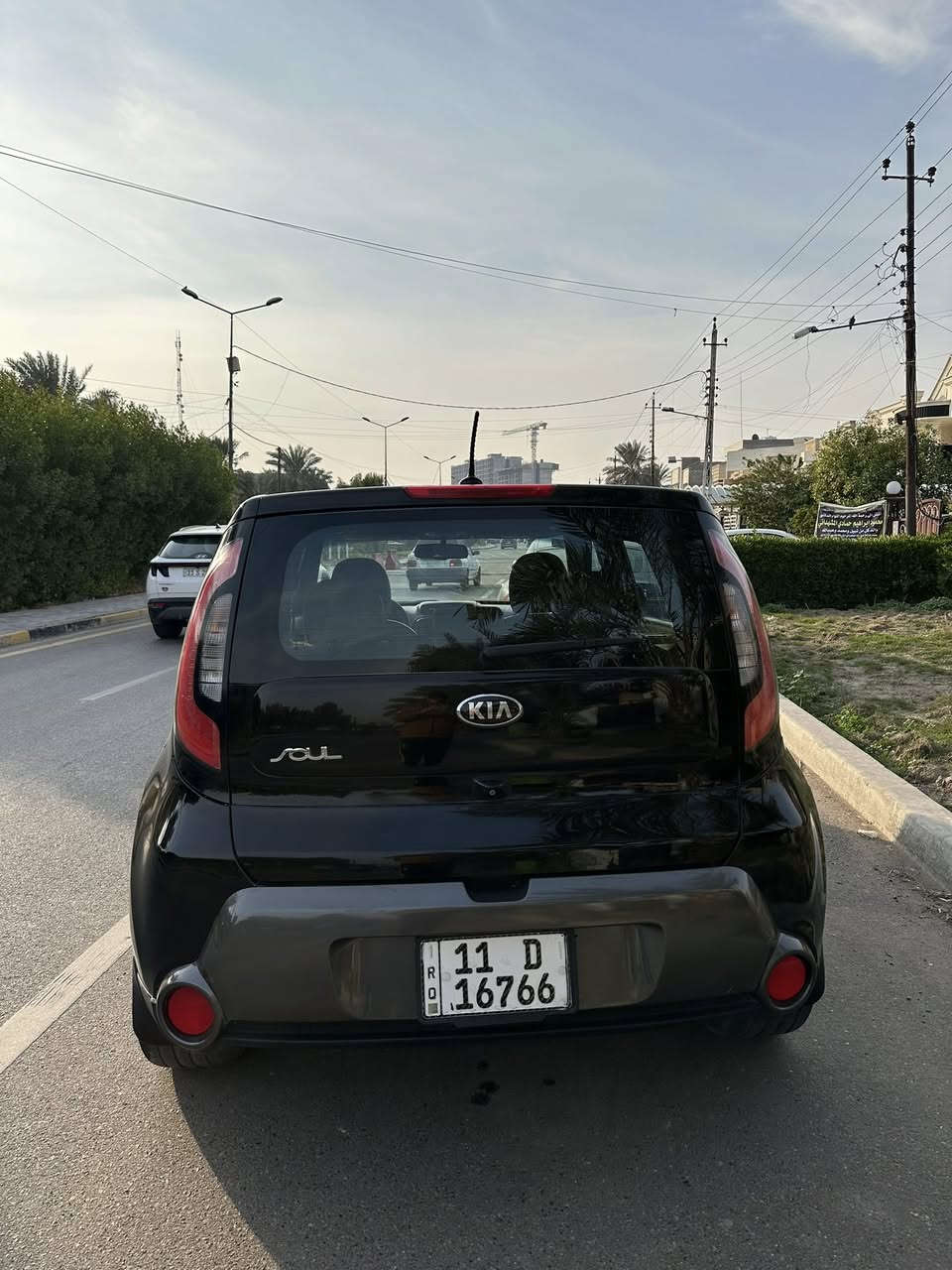 السلام عليكم 
كيا صول 2014 امريكي 
مابيها اي تبديل كلها ليبل واحد 
السياره فول عده البصمه 
المواصفات:
بانورما 
تحكمات ستيرن فول
شاشه جبيره 
مري شفط 
اشاير بلمرايه 
ويل 18 
لد نهاري 
كشنات جلد كشن السايق كهرباء 
سماعات انفنتي دمام 8
كامره خلفيه وكلوبات الداخل ابيض ليزري 
الحادث (بنيد وجاملغ بدون تبديل وبدون دواخل بدون شواصي وبدون لغود وبيها صبغ صفحه السايق وبنيد )
ماشيه 103 
السعر 105 وبيها مجال 
العنوان : بغداد الحريه او ساحة عدن 
الرقم :***********
