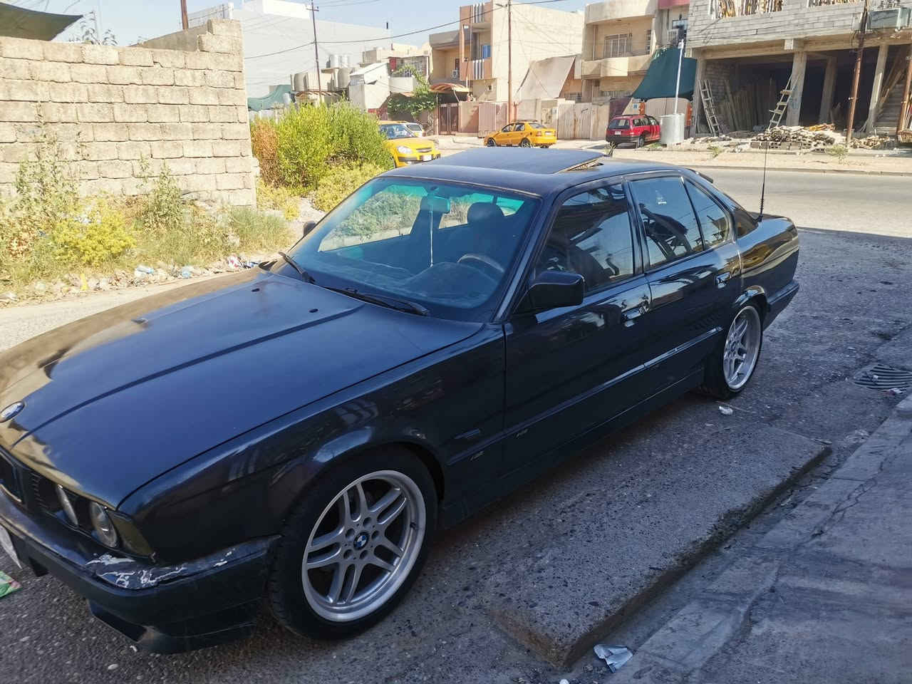 ٥٣٥ محرك وكير وتبريد شرط
سنوية ٢٠٢٩ شرط وكالة وتحويل كوبون بانزين إلكتروني
صاحبها ذهب
سلايد فتحتين
داخل صاج
جامات كهرب
قفل مركزي
السعر ٤٥ بيها مجال 
مكان السيارة حي السماح
***********
