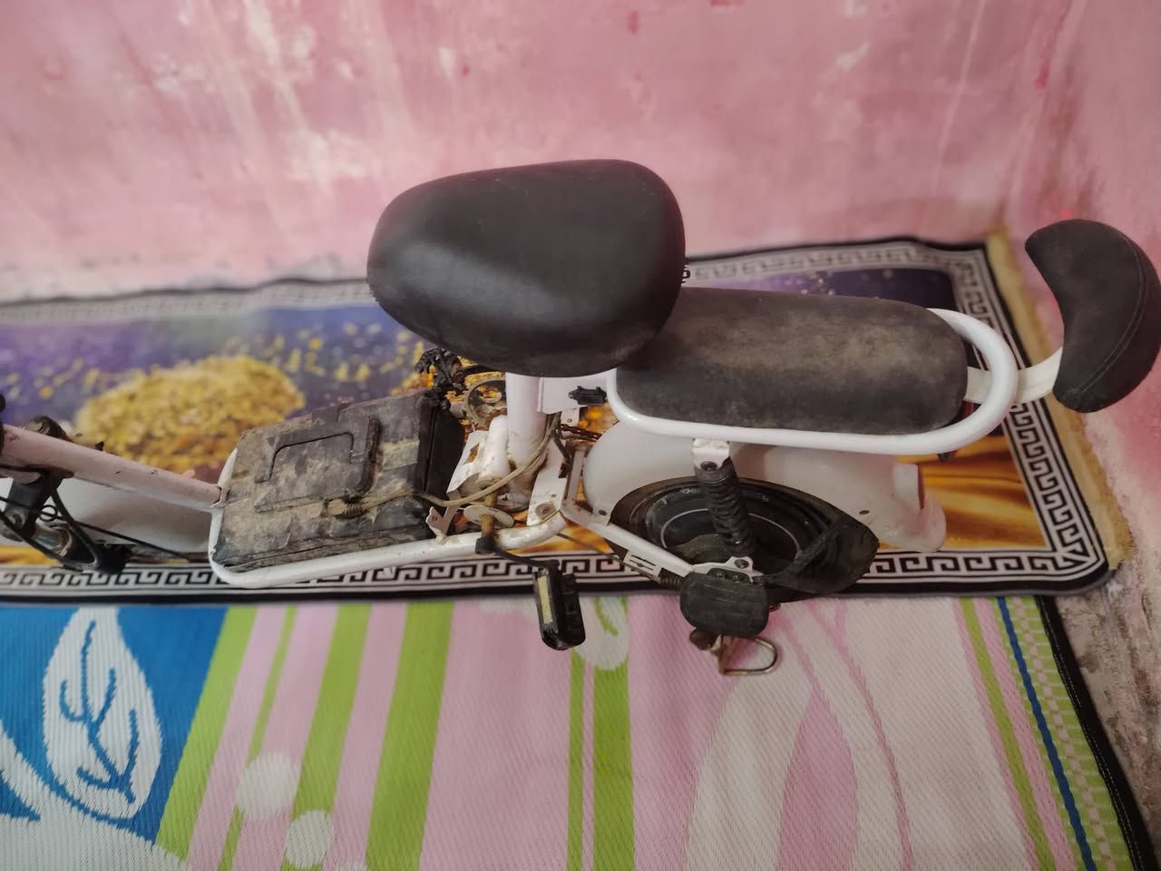 دراجات شحن الحمره جاهزه نقص بطاريات والبيضاء نقص بطاريات وعواج ب الماشه بيها حادث السعر 140 الف ثنيهن اتصال
*********** أبو محمد
